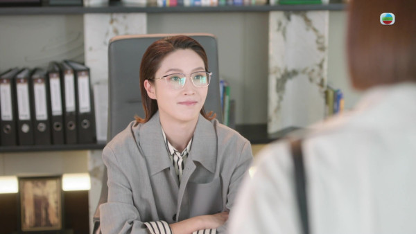 新聞女王2|蔣祖曼女企業家造型掀熱議 三句「我鍾意你呀文慧心」惹關注