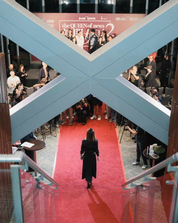 新聞女王2｜匯豐銀行破例借出總行實景拍攝 開創先例高層場景曝光氣勢磅礴