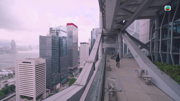 新聞女王2｜匯豐銀行破例借出總行實景拍攝 開創先例高層場景曝光氣勢磅礴