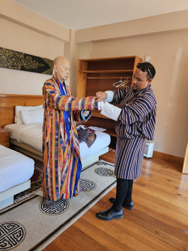 汪明荃羅家英不丹補拍結婚相圓心願 恩愛36年感情甜如初戀！獲大師親臨加持祝福