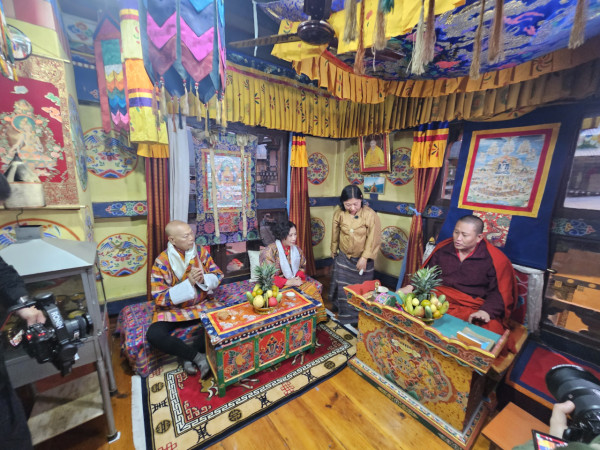 汪明荃羅家英不丹補拍結婚相圓心願 恩愛36年感情甜如初戀!獲大師親臨加持祝福