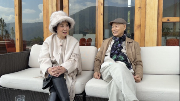 汪明荃羅家英不丹補拍結婚相圓心願 恩愛36年感情甜如初戀!獲大師親臨加持祝福