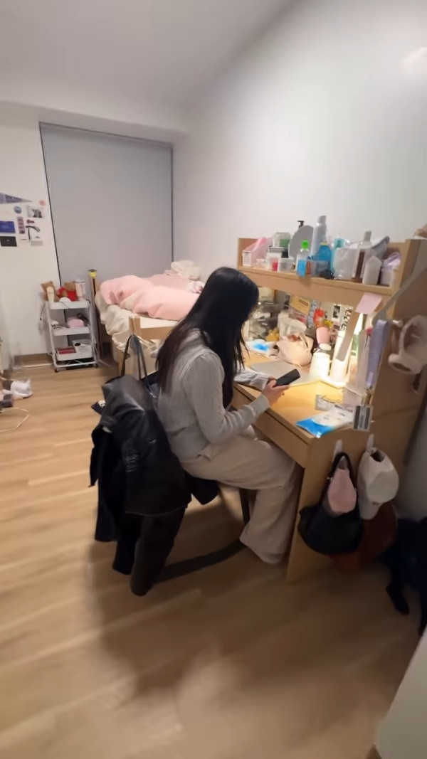 李克勤大仔獨闖姚焯菲宿舍閨房拍片 Chantel擋鏡頭反應親密互動全曝光