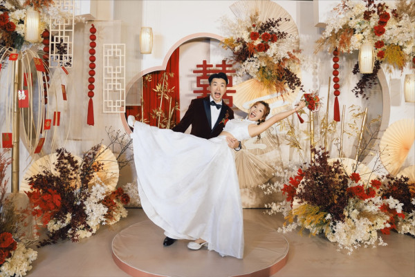 29歲女藝人IG低調公布婚禮相報喜！甜晒老公合照：「已經完成中式婚禮」