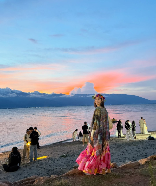 44歲陳自瑤晒素顏性感出浴照僅圍浴巾！人妻濕身誘惑疑真空上陣震撼眼球