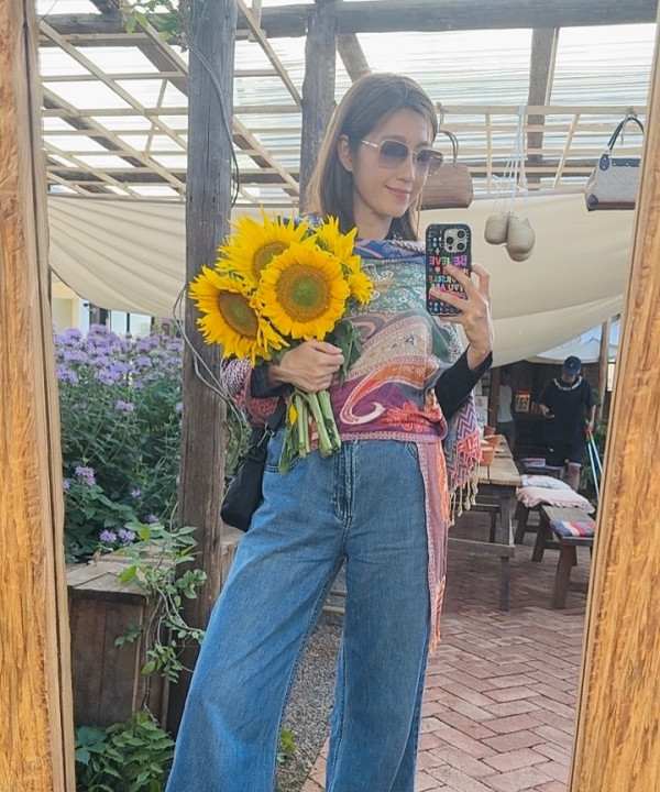 44歲陳自瑤晒素顏性感出浴照僅圍浴巾！人妻濕身誘惑疑真空上陣震撼眼球