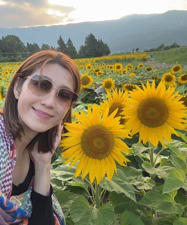 44歲陳自瑤晒素顏性感出浴照僅圍浴巾!人妻濕身誘惑疑真空上陣震撼眼球