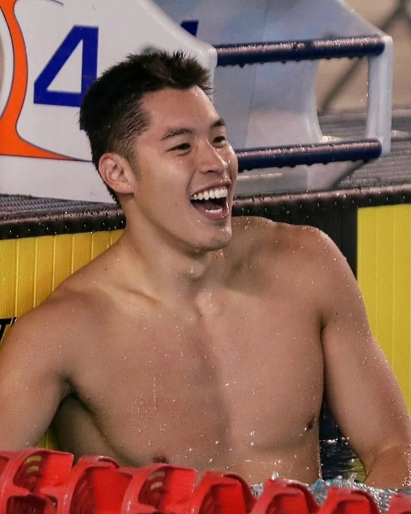 28歲何甄陶全運會奪金 50米自由泳21.71秒破香港紀錄 感謝女友隊友支持：可放心追夢