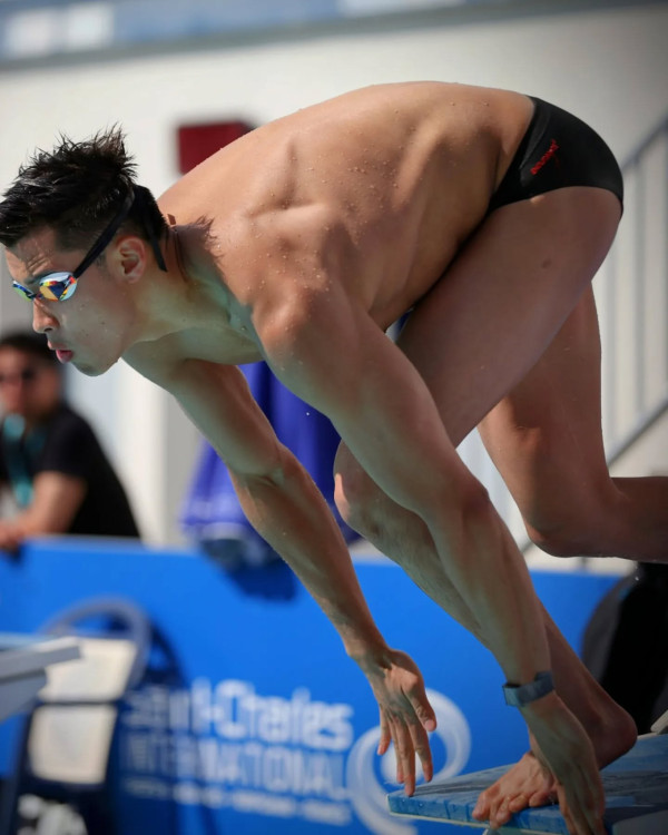 28歲何甄陶全運會奪金 50米自由泳21.71秒破香港紀錄 感謝女友隊友支持：可放心追夢