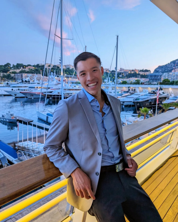 28歲何甄陶全運會奪金 50米自由泳21.71秒破香港紀錄 感謝女友隊友支持：可放心追夢