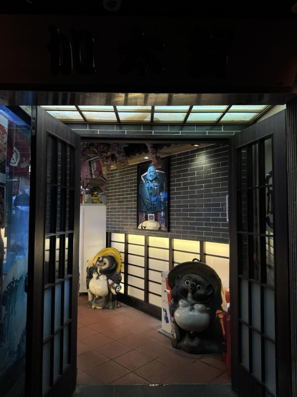 《墨魚遊戲3》洪天明戰衣登「牆」加太賀食客打卡送雞泡魚乾！包剪揼贏花之戀/清酒