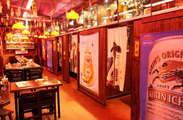 《墨魚遊戲3》洪天明戰衣登「牆」加太賀食客打卡送雞泡魚乾！包剪揼贏花之戀/清酒