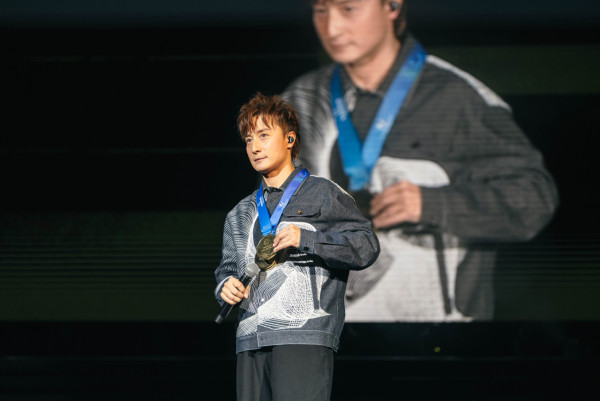 方力申澳門演唱會2025|30年老友驚喜現身合唱 預告明年香港站更精彩