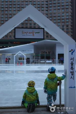 溜冰1小時只需！首爾市廳廣場溜冰場開放至2月 附官方網站預約搶位 