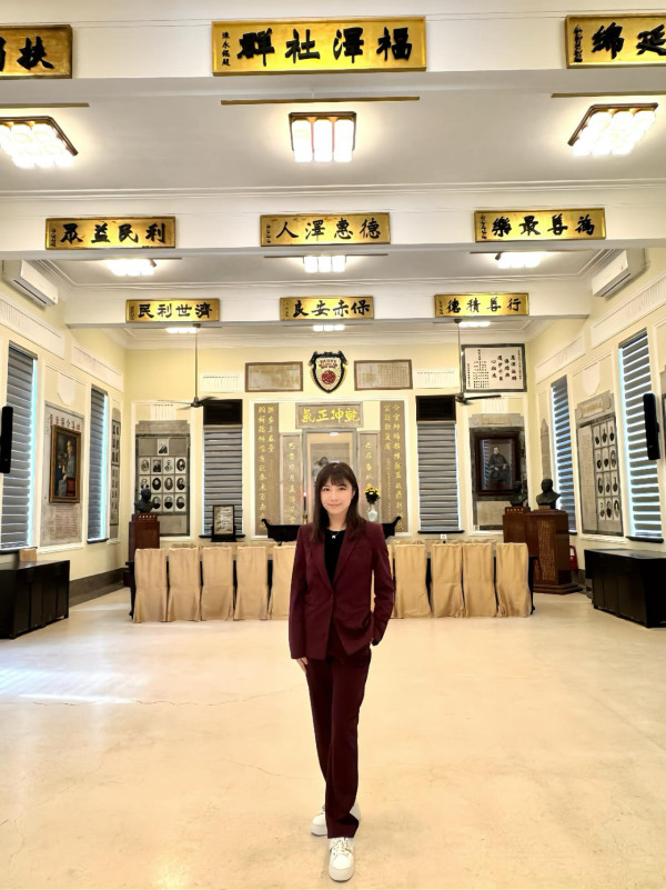 前港姐冠軍獲政府頒榮譽勳章成史上第一人 婚後淡出幕前積極發展慈善事業