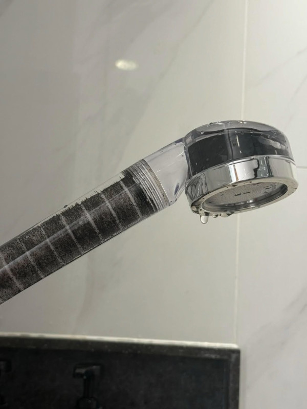 太古城食水現黑點！居民形容「好恐怖」 花灑濾芯一日變黑！附水務署回應