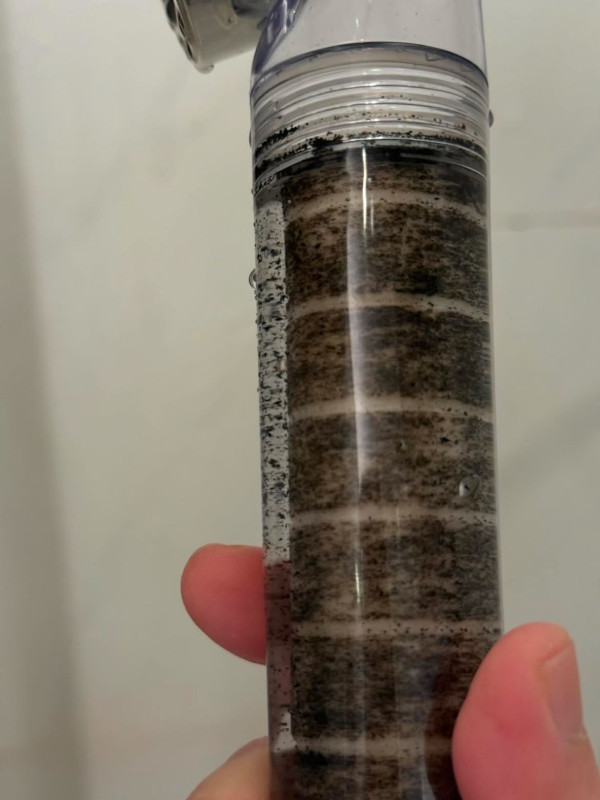 太古城食水現黑點！居民形容「好恐怖」 花灑濾芯一日變黑！附水務署回應