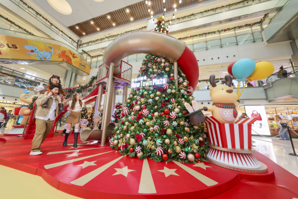 聖誕樹打卡2025｜全港10+特色聖誕樹懶人包！中環20米高巨型聖誕樹、迪士尼夢幻飄雪聖誕樹（持續更新）