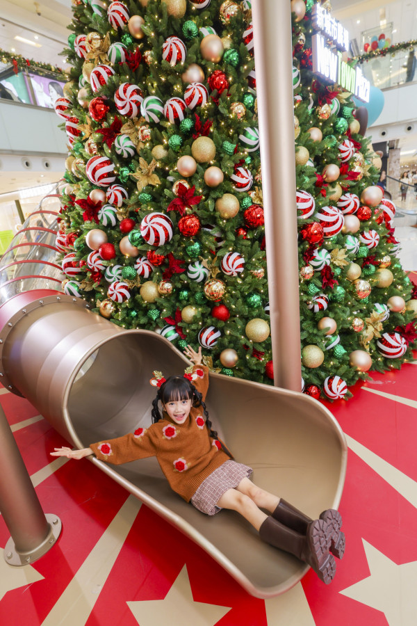 聖誕樹打卡2025｜全港10+特色聖誕樹懶人包！中環20米高巨型聖誕樹、迪士尼夢幻飄雪聖誕樹（持續更新）