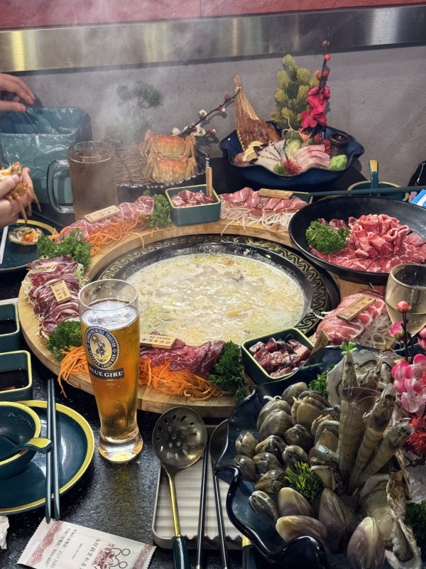 旺角無限時海鮮雞煲！各種酒類任飲/訂座即送大閘蟹