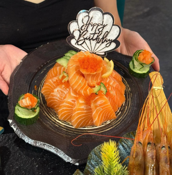 旺角無限時海鮮雞煲！各種酒類任飲/訂座即送大閘蟹