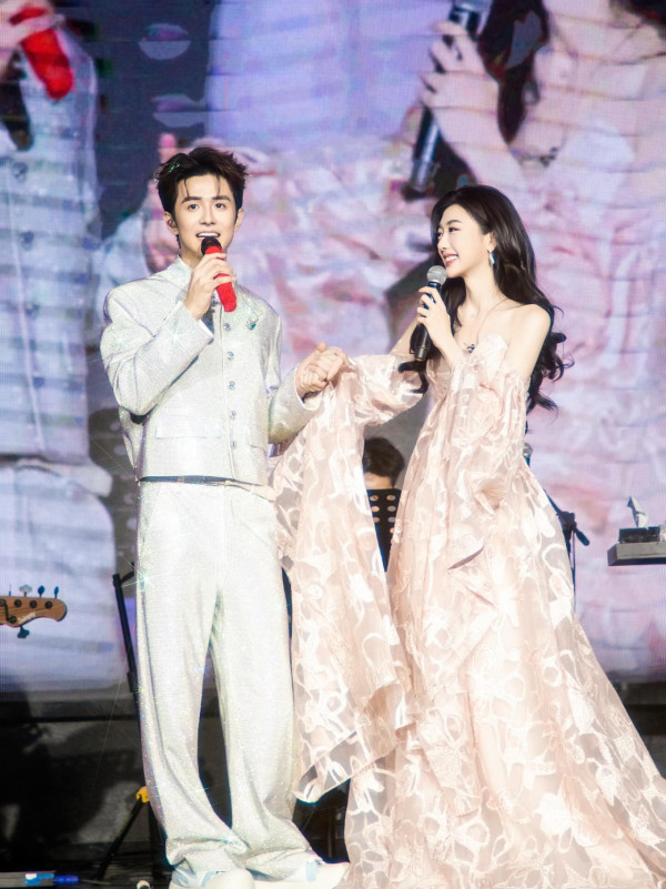 新聞女王2｜音樂才子涂毓麟「呆萌IT男」造型被指神逆齡 西瓜頭粗眉引網民熱討