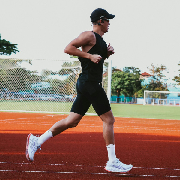 謝嘉怡被爆新戀情秘撻混血男友！離巢後公然纏綿熱吻 一細節惹閃婚猜測