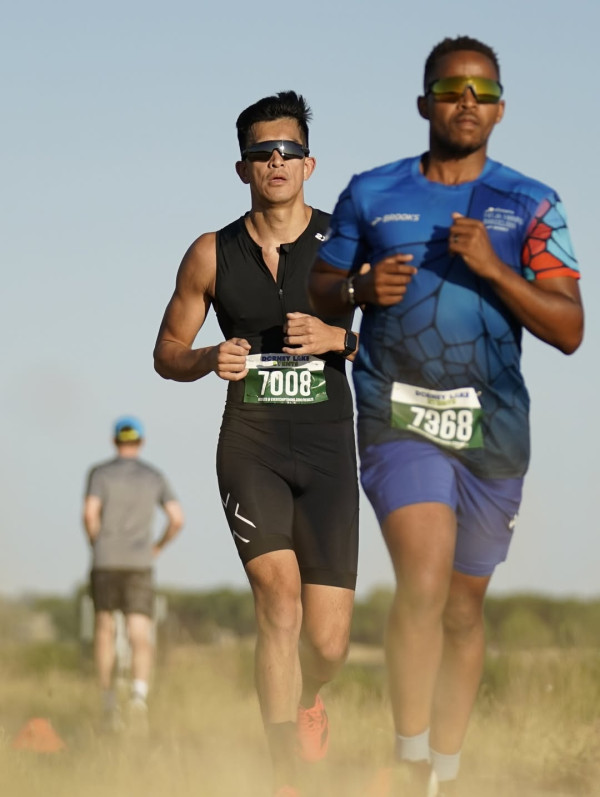 謝嘉怡被爆新戀情秘撻混血男友！離巢後公然纏綿熱吻 一細節惹閃婚猜測