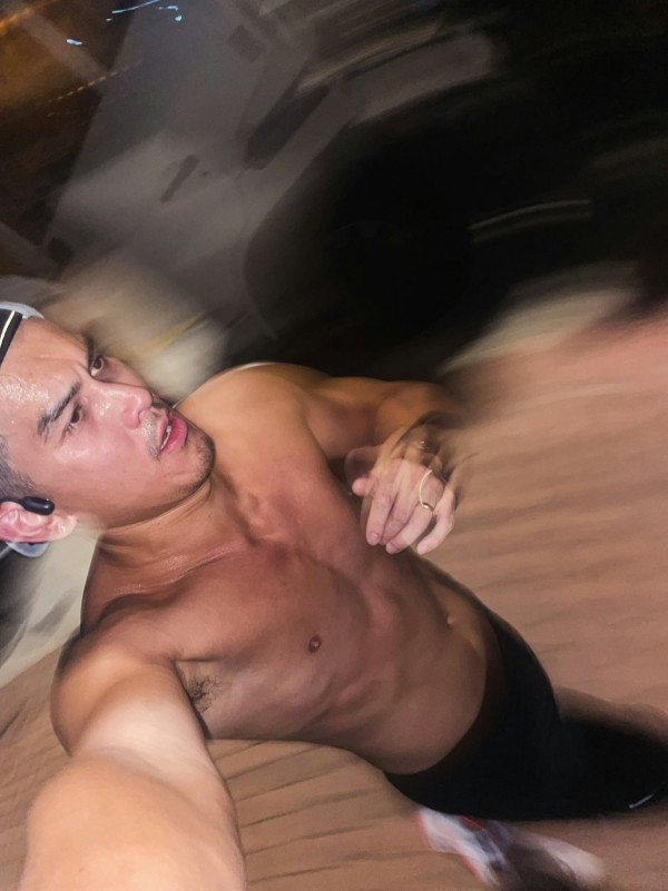 謝嘉怡被爆新戀情秘撻混血男友!離巢後公然纏綿熱吻 一細節惹閃婚猜測