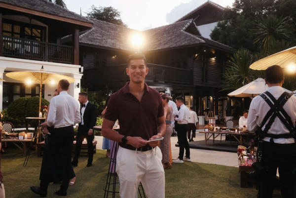 謝嘉怡被爆新戀情秘撻混血男友！離巢後公然纏綿熱吻 一細節惹閃婚猜測