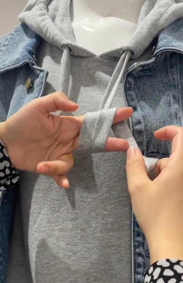 衛衣繩太長吊吊揈？網民教1招神級綁法：6步綁出日系「蝴蝶結」超治癒