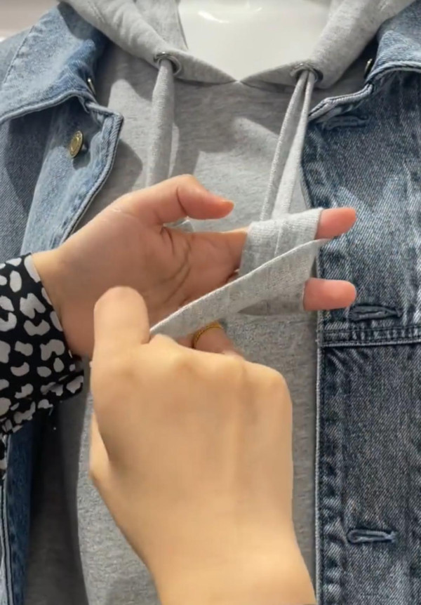 衛衣繩太長吊吊揈？網民教1招神級綁法：6步綁出日系「蝴蝶結」超治癒