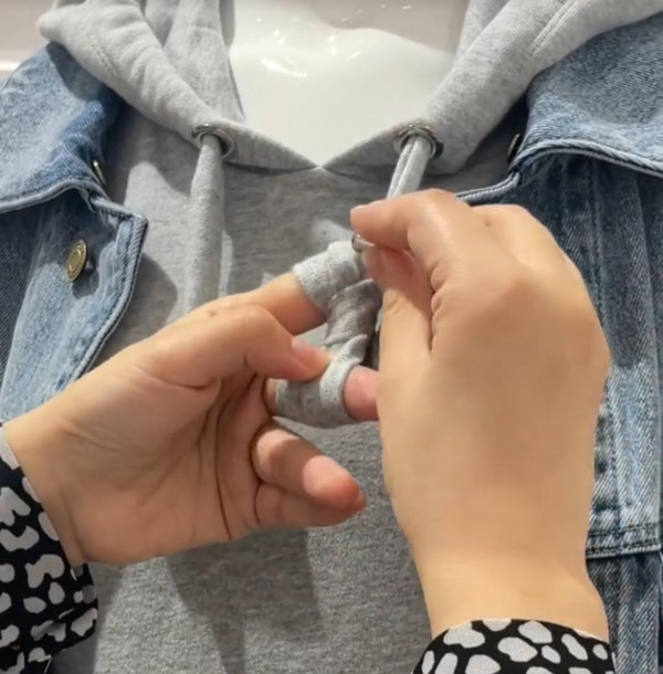 衛衣繩太長吊吊揈？網民教1招神級綁法：6步綁出日系「蝴蝶結」超治癒