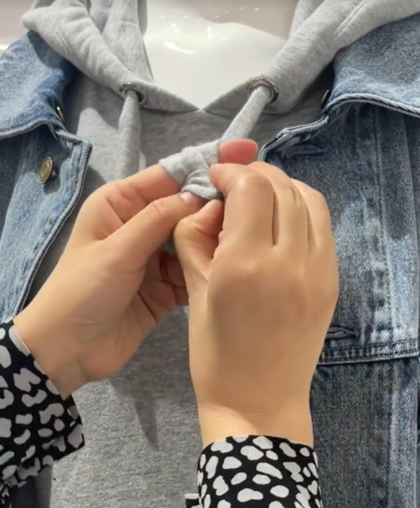 衛衣繩太長吊吊揈？網民教1招神級綁法：6步綁出日系「蝴蝶結」超治癒