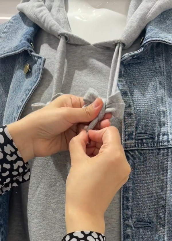 衛衣繩太長吊吊揈？網民教1招神級綁法：6步綁出日系「蝴蝶結」超治癒