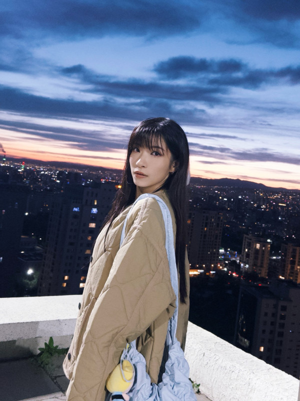 30歲女藝人公開三層獨立屋豪宅！為父母置安樂窩 網民激讚：夢幻退休屋