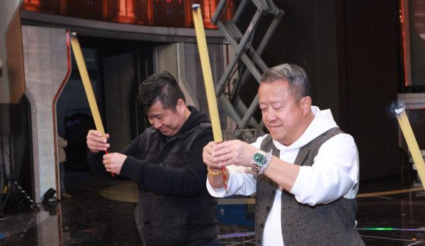 萬千星輝賀台慶｜逾300位藝員歌手現場直播 今年特別嘉賓係謝天華？