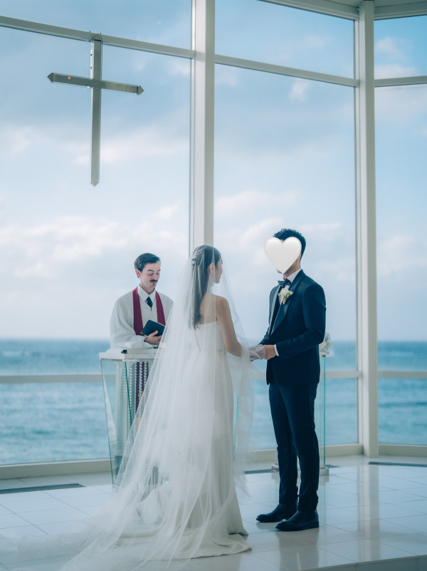 前TVB新聞主播梁凱寧沖繩教堂舉行婚禮 低胸白紗晒完美身材造型驚艷超唯美