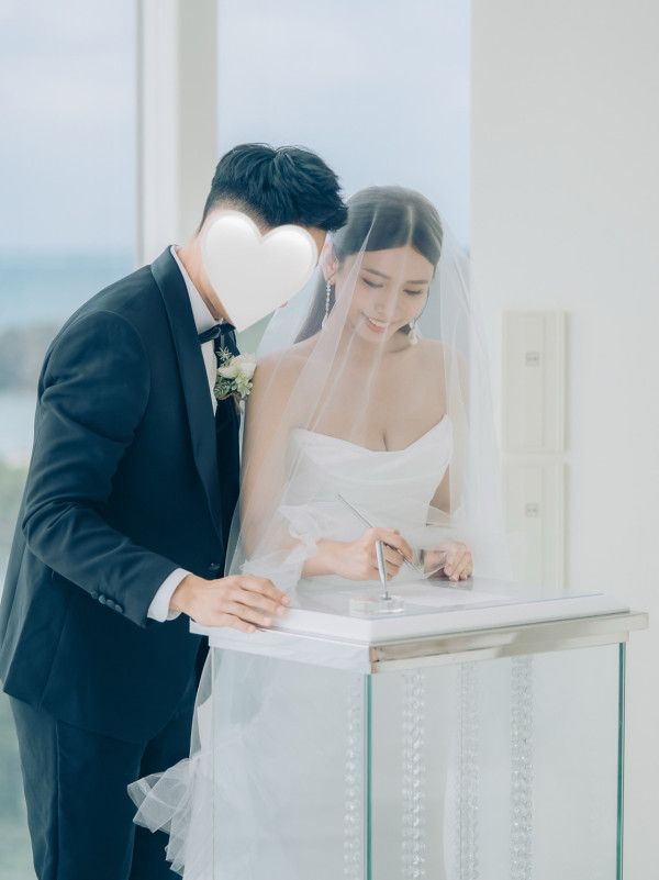 前TVB新聞主播梁凱寧沖繩教堂舉行婚禮 低胸白紗晒完美身材造型驚艷超唯美