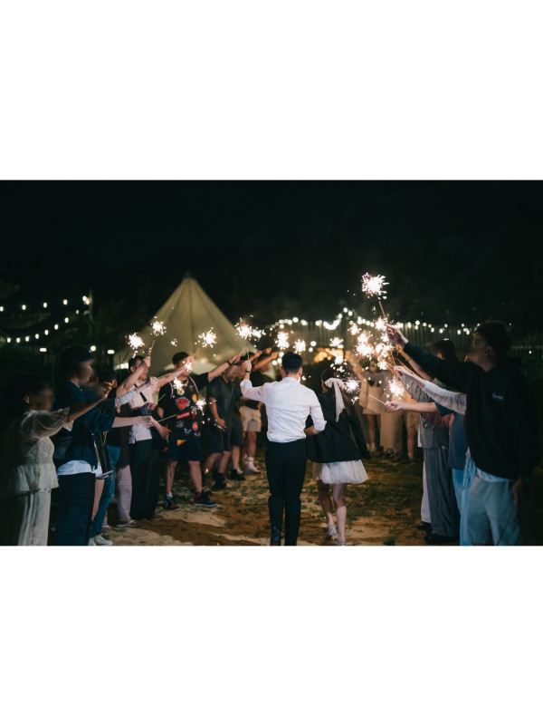 前TVB新聞主播梁凱寧沖繩教堂舉行婚禮 低胸白紗晒完美身材造型驚艷超唯美