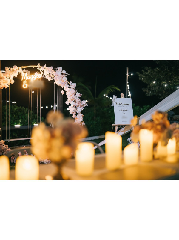 前TVB新聞主播梁凱寧沖繩教堂舉行婚禮 低胸白紗晒完美身材造型驚艷超唯美