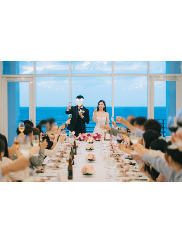 前TVB新聞主播梁凱寧沖繩教堂舉行婚禮 低胸白紗晒完美身材造型驚艷超唯美