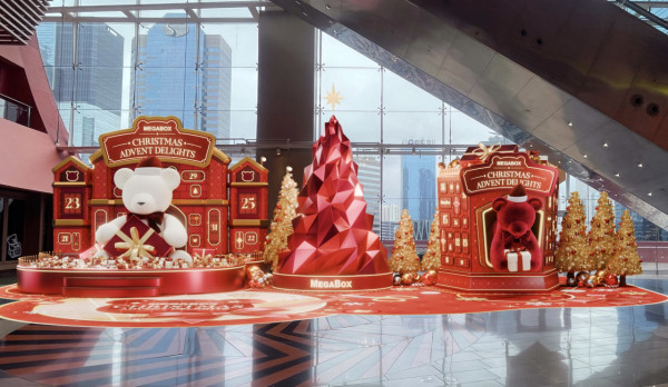 聖誕好去處2025|MegaBox全新5米高紅寶石聖誕樹!打卡巨型啤啤禮物池+華麗倒數月曆