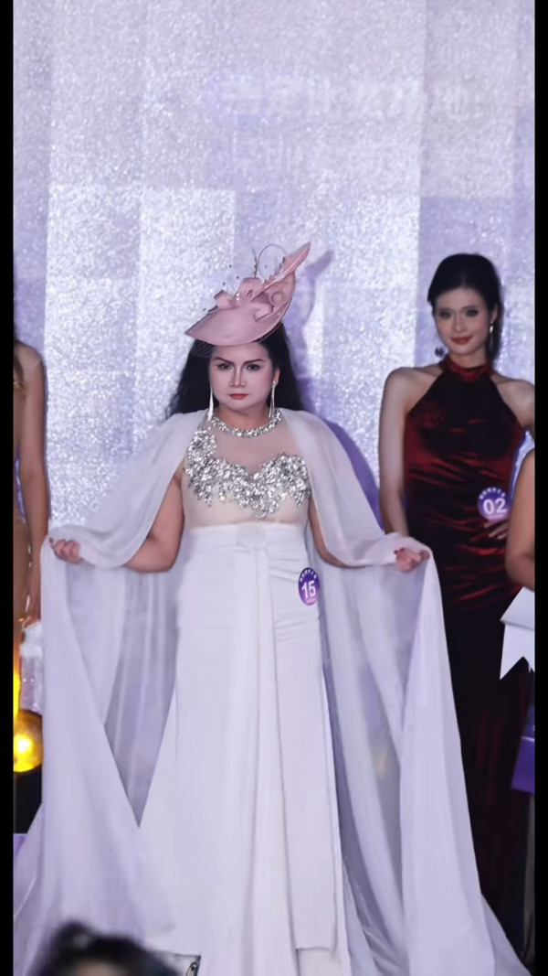 有片！深圳國際模特兒大賽冠軍遭狠批未夠班！網民質疑賽果評審「眼光獨到」 