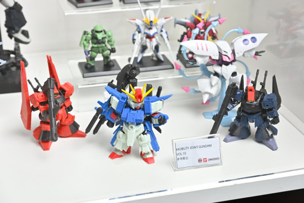 BANDAI三大品牌聯乘登陸apm 1.2米高達立像 芙莉蓮會場限定手辦