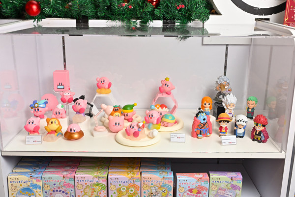 BANDAI三大品牌聯乘登陸apm 1.2米高達立像 芙莉蓮會場限定手辦