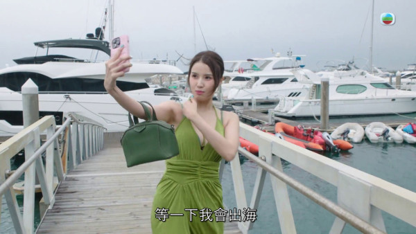 新聞女王2｜6大富豪船P靚女「網紅」起底  全員港姐郭珮文鄧凱文泳裝照鬥晒葫蘆身形