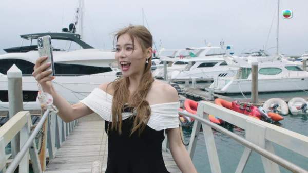 新聞女王2｜6大富豪船P靚女「網紅」起底  全員港姐郭珮文鄧凱文泳裝照鬥晒葫蘆身形