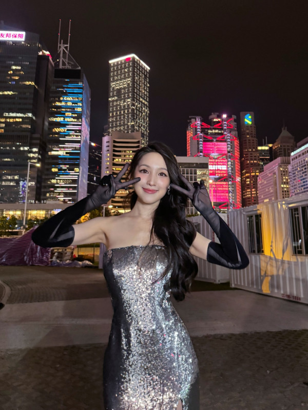 海兒陳曉華尷尬撞衫!貼身戰衣身材大激鬥 港姐冠軍被指輸在「這細節」上?