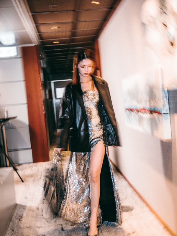 海兒陳曉華尷尬撞衫！貼身戰衣身材大激鬥 港姐冠軍被指輸在「這細節」上？